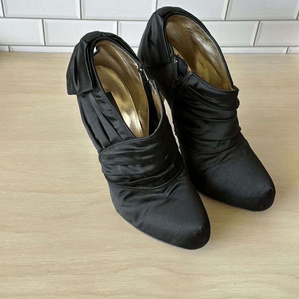 Steven By Steve Madden Black Ntrigue Satin Booties Size 7